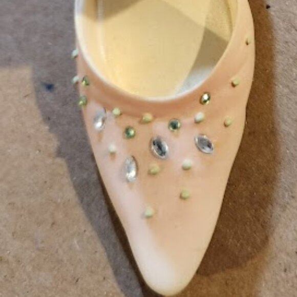 Spring Raine Just the Right Shoe - Picture 4 of 5